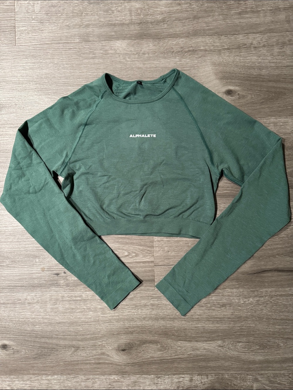 Alphalete OG Amplify Crop Long Sleeve Ivy